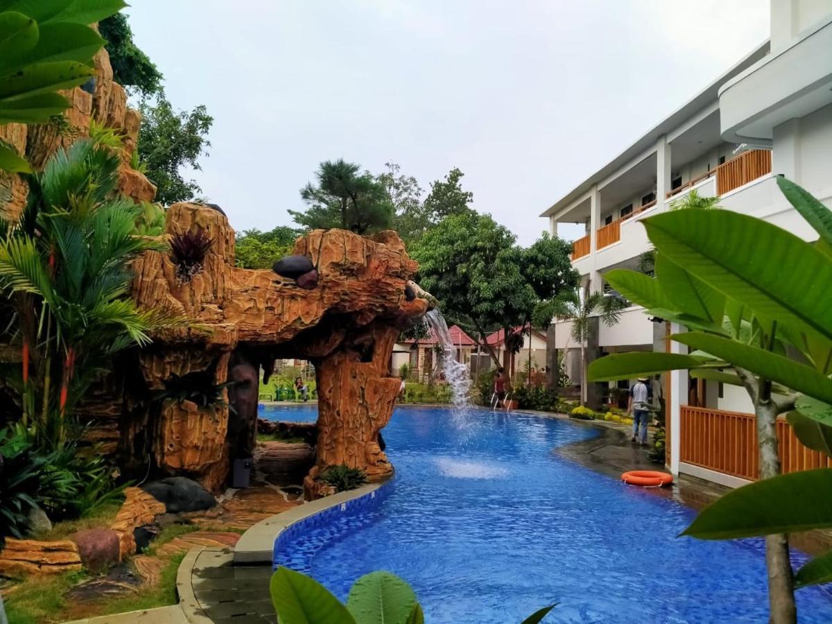 Long Beach Hotel Пангандаран Экстерьер фото